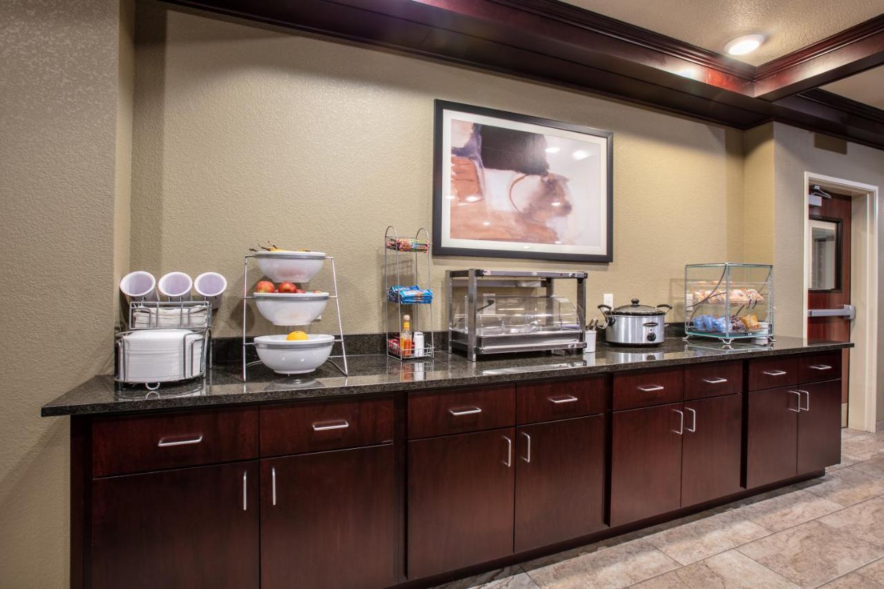 Cobblestone Inn & Suites - Pine Bluffs エクステリア 写真