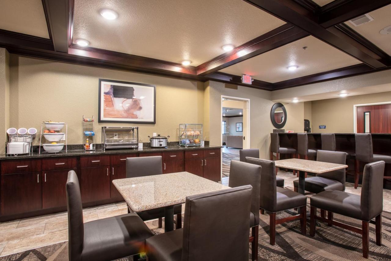 Cobblestone Inn & Suites - Pine Bluffs エクステリア 写真