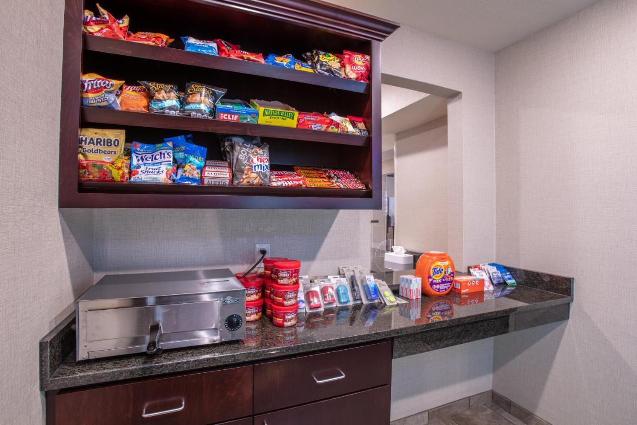 Cobblestone Inn & Suites - Pine Bluffs エクステリア 写真