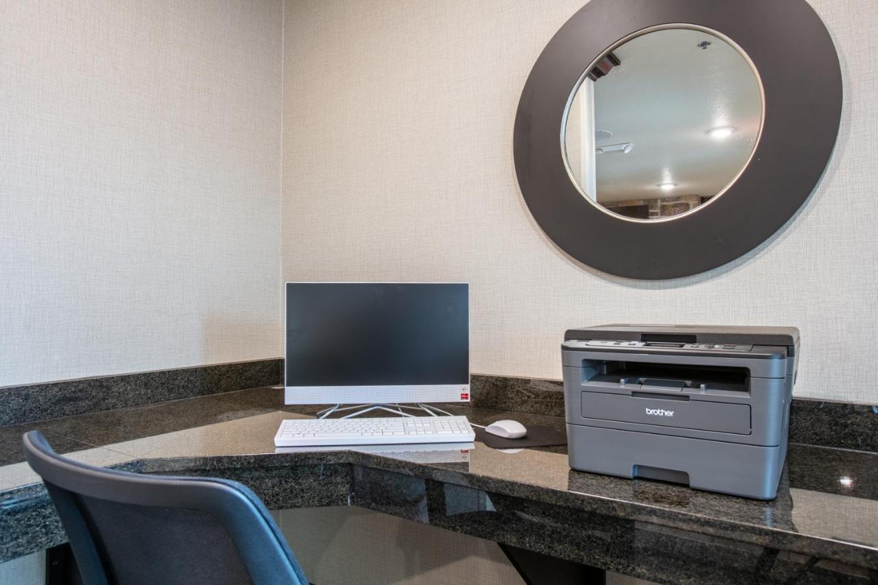 Cobblestone Inn & Suites - Pine Bluffs エクステリア 写真